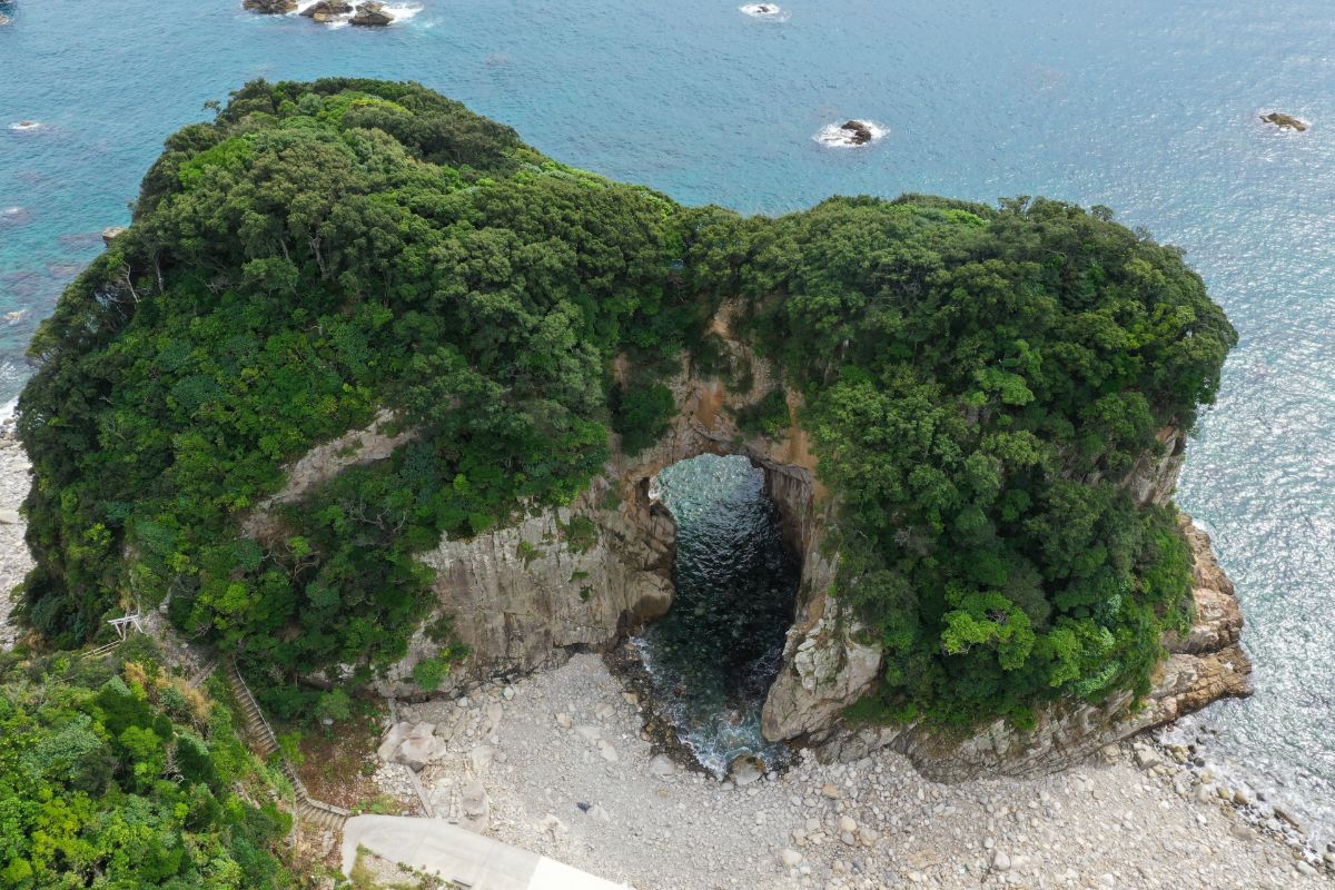 白山洞門