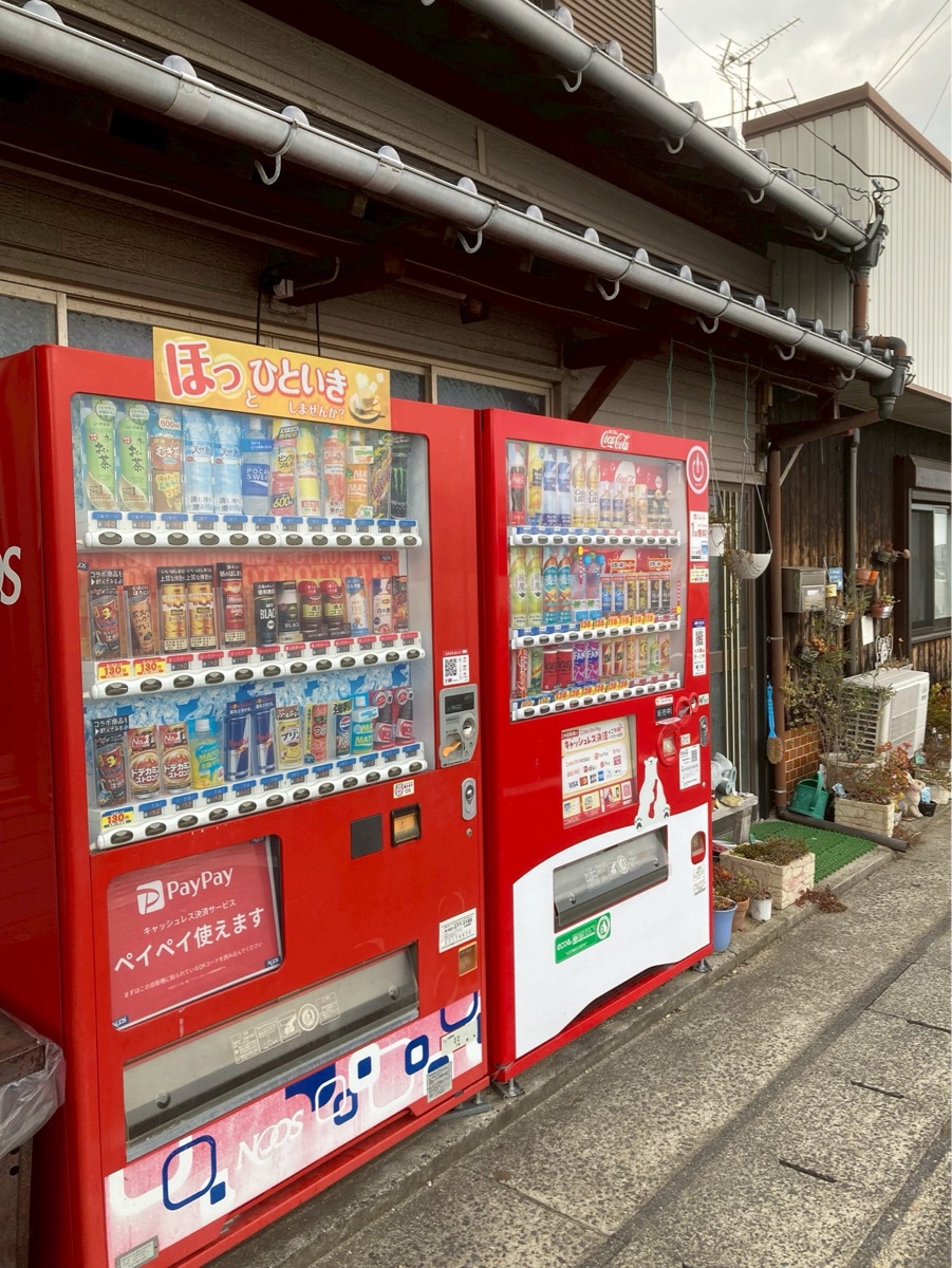 島の自動販売機。